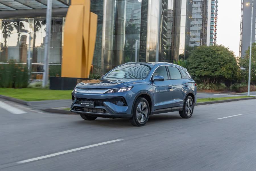 BYD Song Pro ganha motor flex e renovação visual no mercado brasileiro