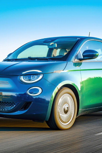 Fiat 500e enfrenta estagnação comercial com estoque remanescente de 2022