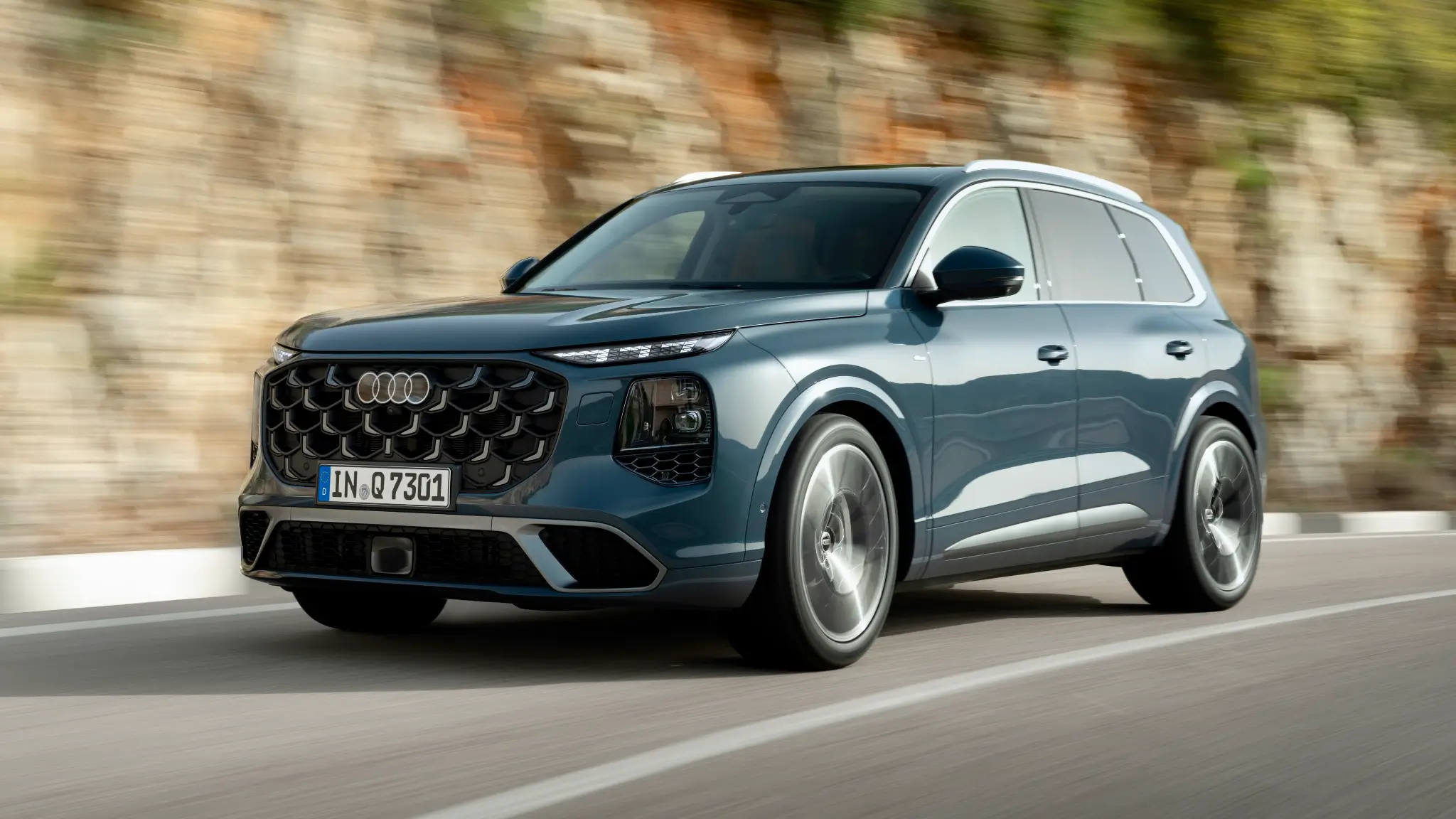 Novo Audi Q7 chega ao mercado português com motorização V6 e preço inicial de 110 mil euros